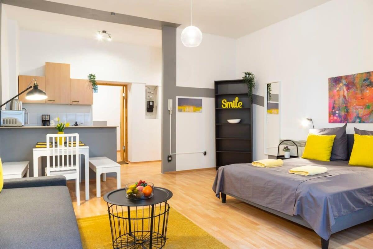Cozy 2 Room Apartment Next To Hermannstrasse Berlin Exterior foto