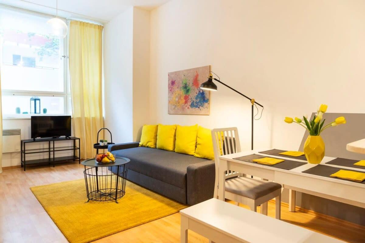 Cozy 2 Room Apartment Next To Hermannstrasse Berlin Exterior foto