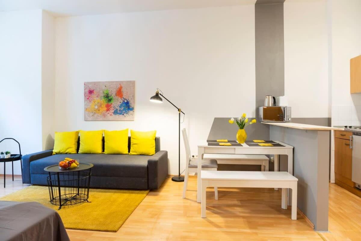 Cozy 2 Room Apartment Next To Hermannstrasse Berlin Exterior foto