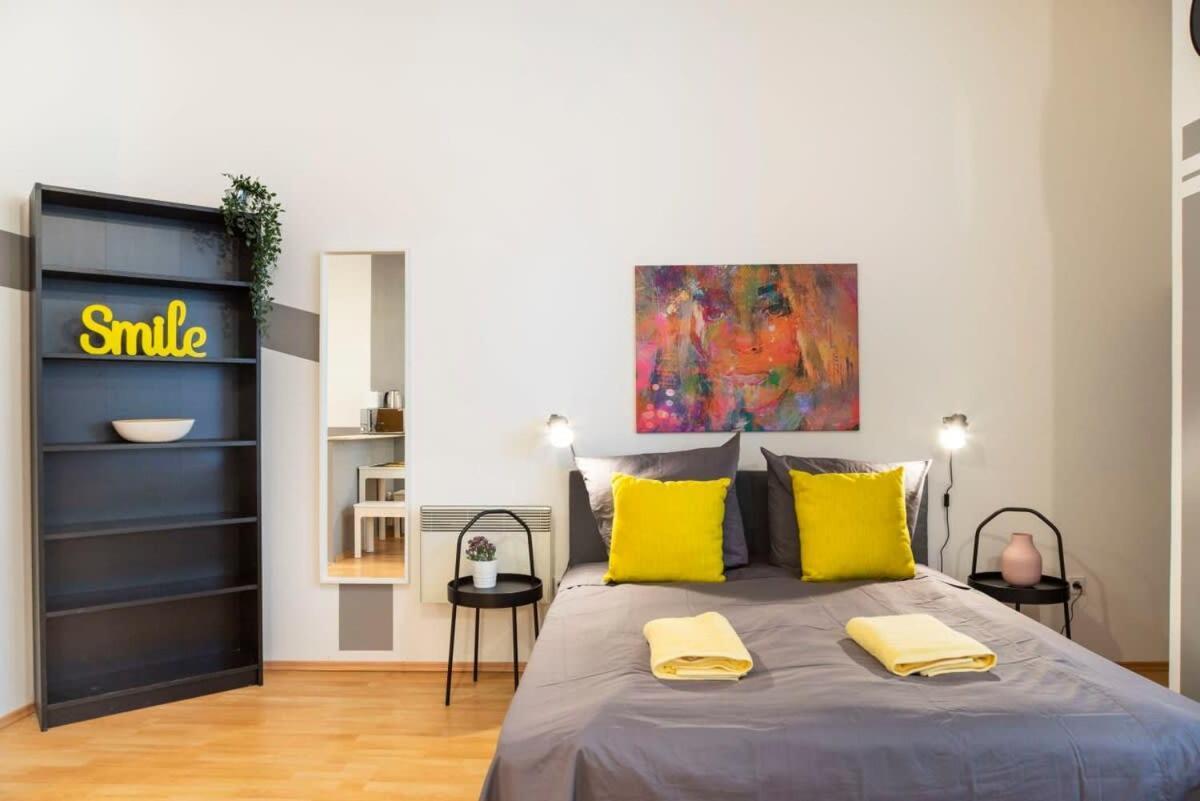 Cozy 2 Room Apartment Next To Hermannstrasse Berlin Exterior foto