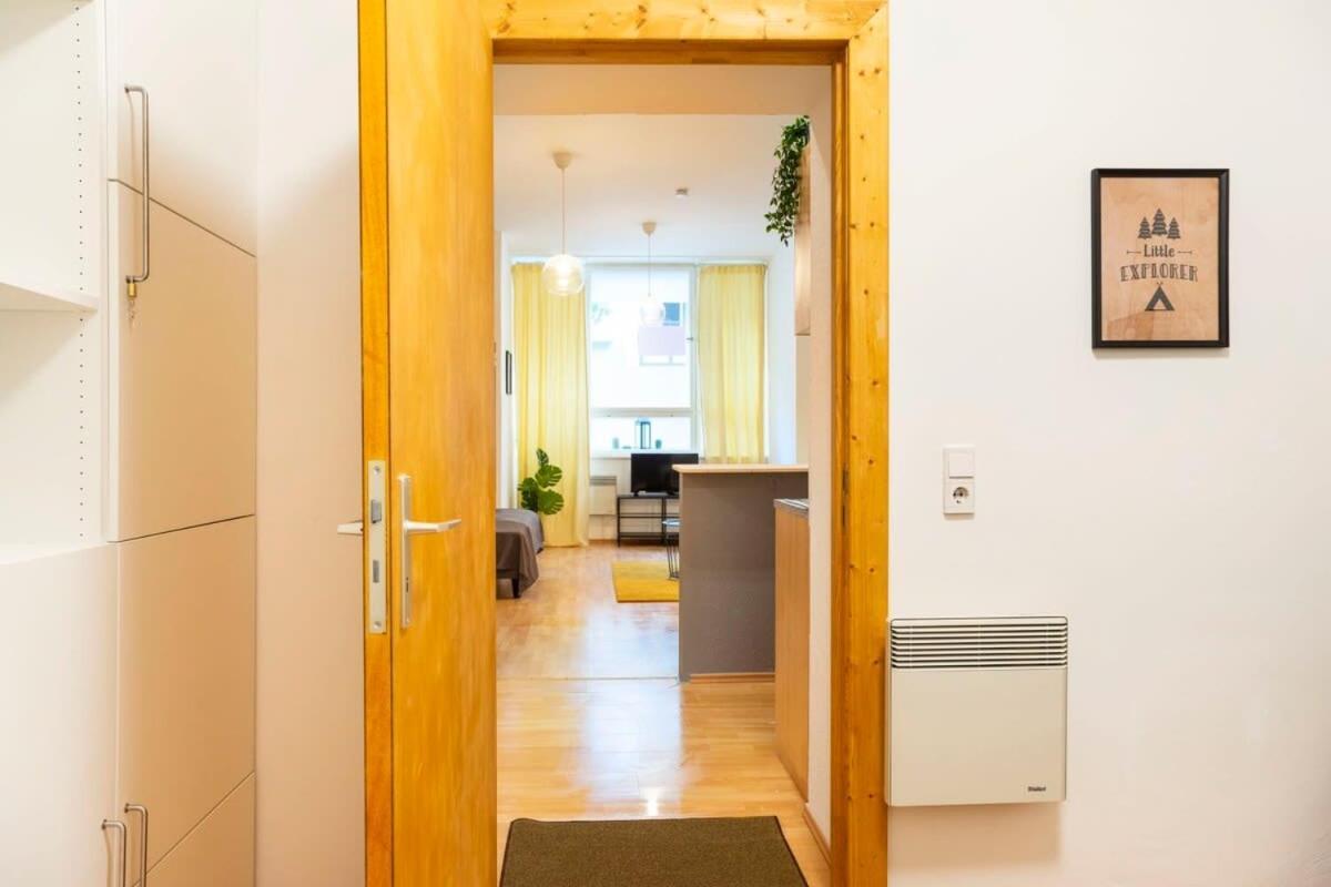Cozy 2 Room Apartment Next To Hermannstrasse Berlin Exterior foto