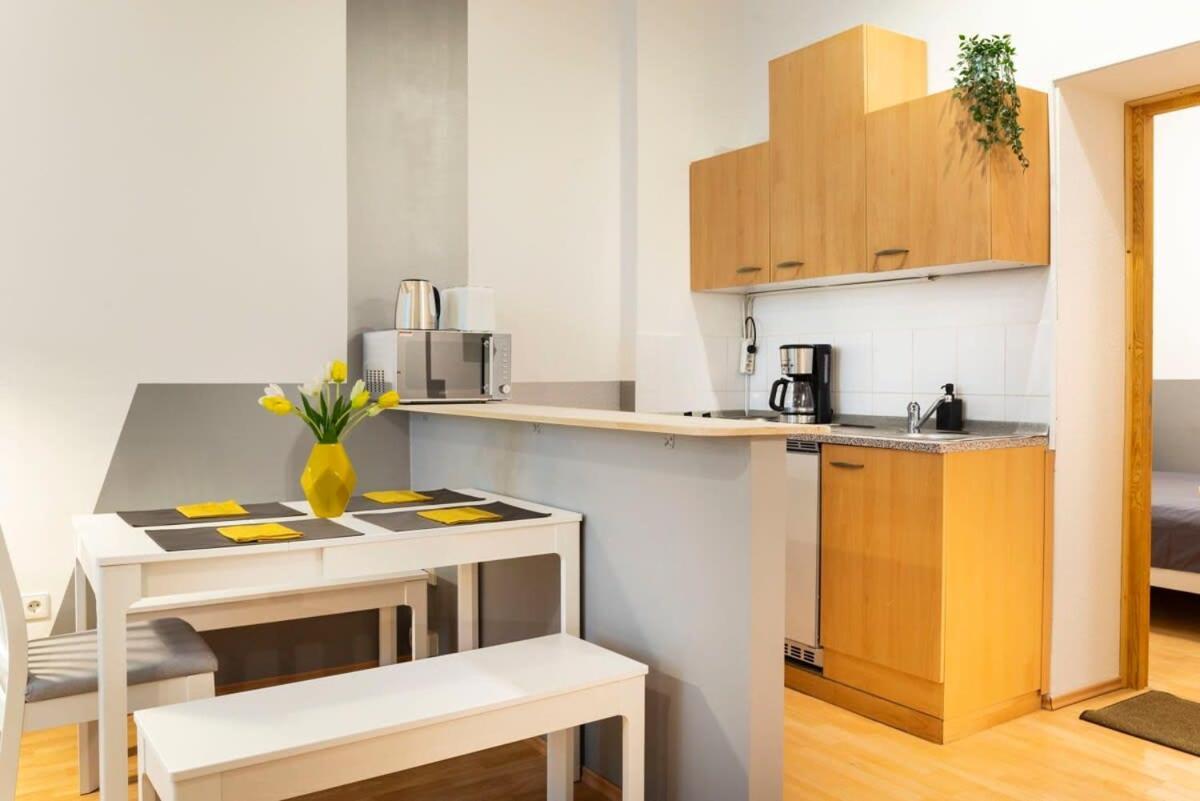 Cozy 2 Room Apartment Next To Hermannstrasse Berlin Exterior foto