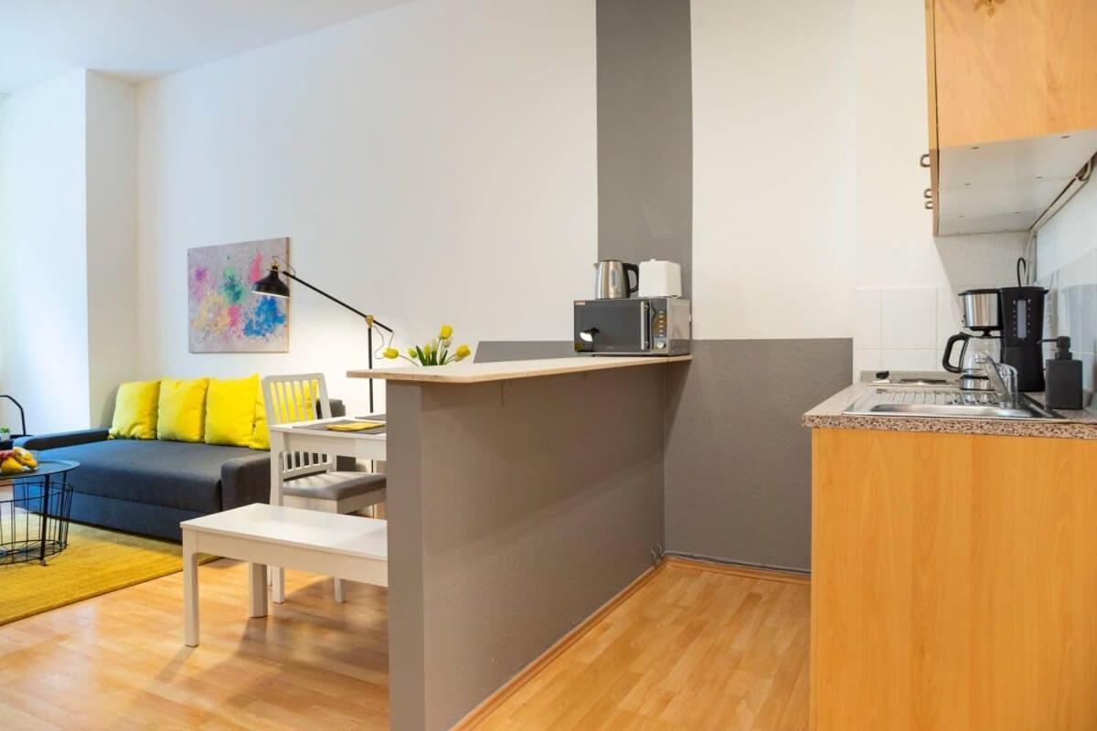 Cozy 2 Room Apartment Next To Hermannstrasse Berlin Exterior foto